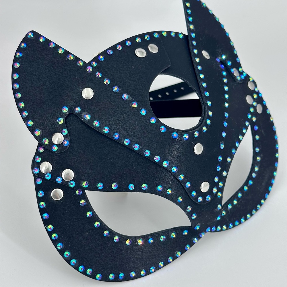 Handmade Rhinestone Faux Leather Cat Masquerade Mask – One Size - Picture 3 of 8